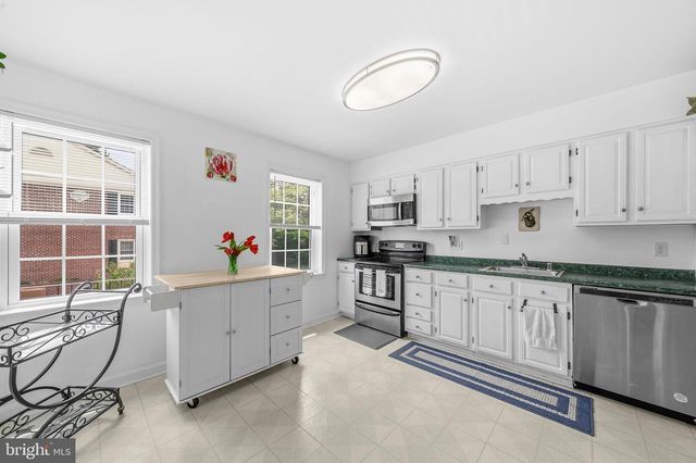 3050 FEDERAL HILL DR, Falls Church, VA 22044