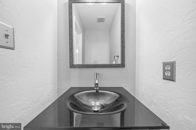 3050 FEDERAL HILL DR, Falls Church, VA 22044