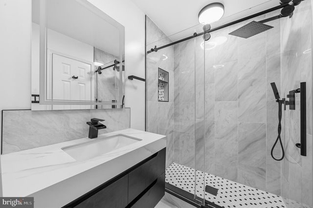 3050 FEDERAL HILL DR, Falls Church, VA 22044