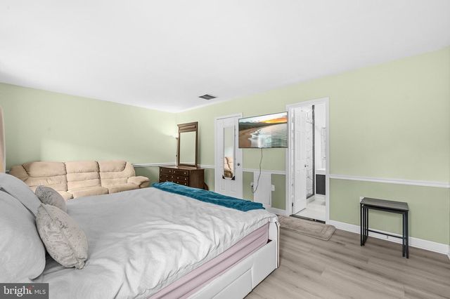 3050 FEDERAL HILL DR, Falls Church, VA 22044