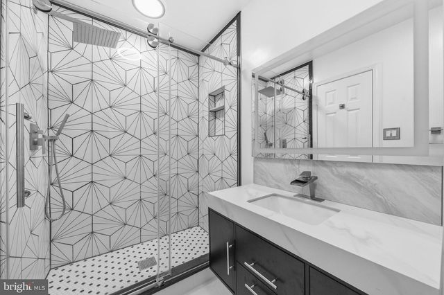 3050 FEDERAL HILL DR, Falls Church, VA 22044