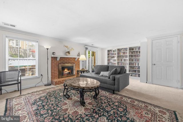 3050 FEDERAL HILL DR, Falls Church, VA 22044