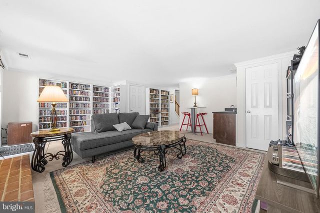 3050 FEDERAL HILL DR, Falls Church, VA 22044