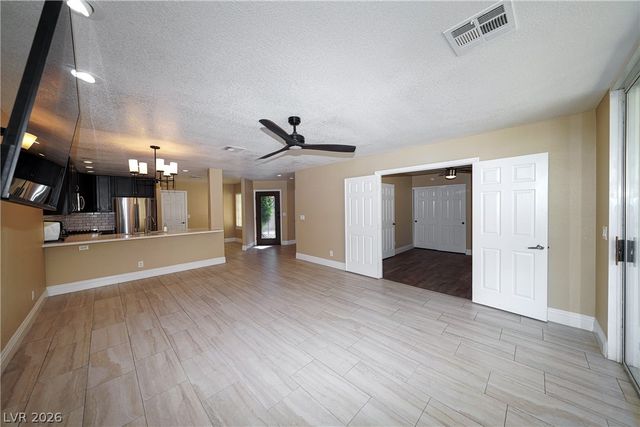 9213 Vosburgh Drive, Las Vegas, NV 89117