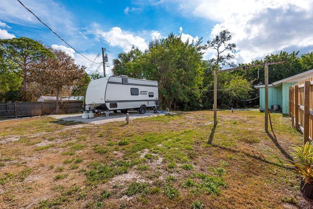 2658 SE Amherst Street, Stuart, FL 34997