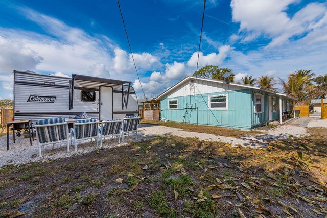 2658 SE Amherst Street, Stuart, FL 34997