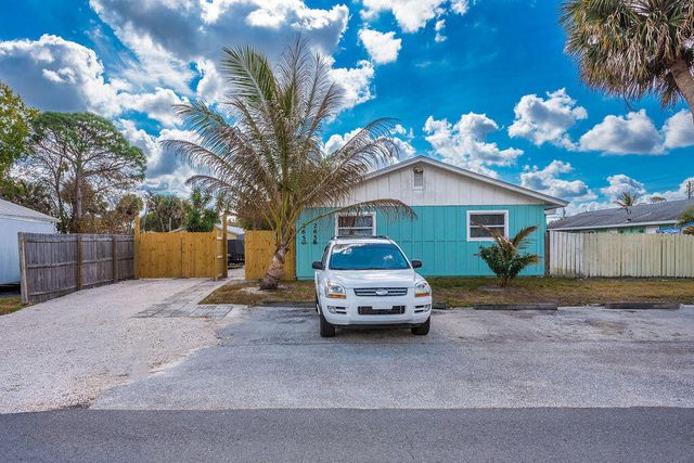 2658 SE Amherst Street, Stuart, FL 34997