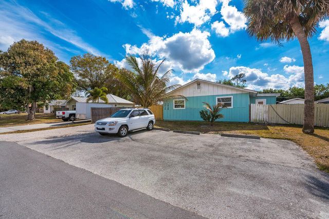 2658 SE Amherst Street, Stuart, FL 34997