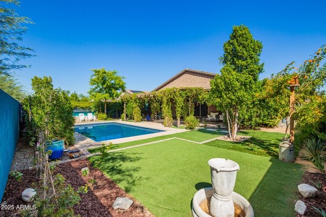 18333 W GOLDEN Court, Waddell, AZ 85355