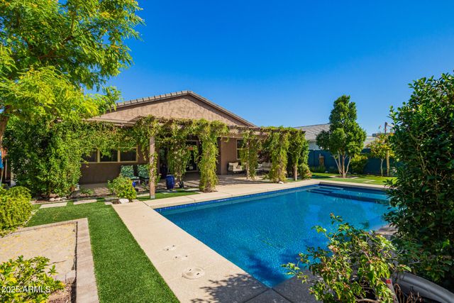 18333 W GOLDEN Court, Waddell, AZ 85355