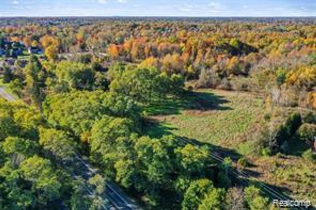 5920 Greer Road, West Bloomfield, MI 48324