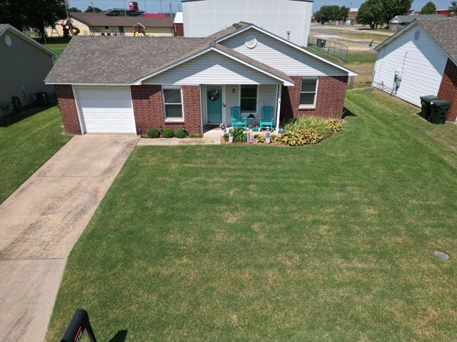 1821 Lexington Road, Claremore, OK 74017