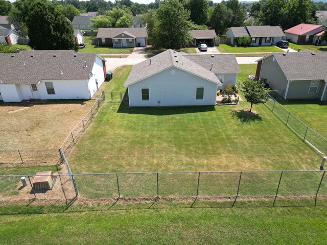 1821 Lexington Road, Claremore, OK 74017