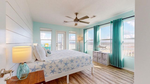 1822 Redfish Lane, Crystal Beach, TX 77650