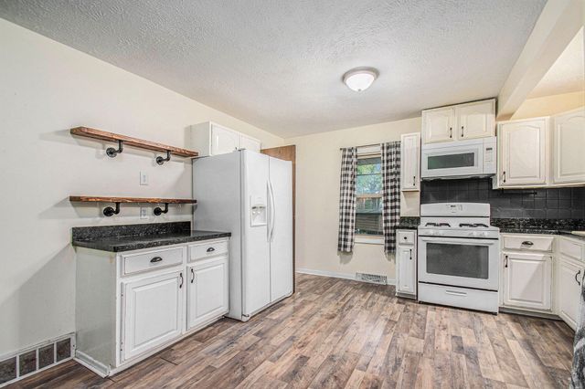 225 Holton Road, La Porte, IN 46350