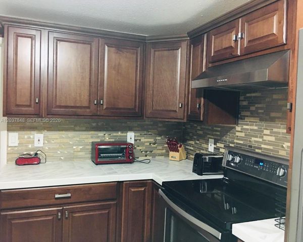6424 Meade St, Hollywood, FL 33024