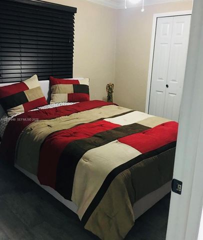 6424 Meade St, Hollywood, FL 33024