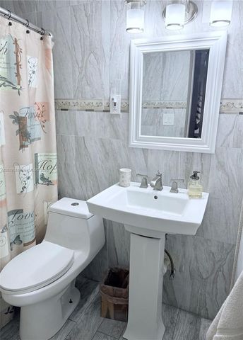 6424 Meade St, Hollywood, FL 33024