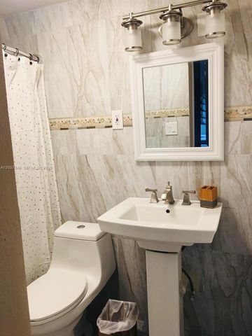 6424 Meade St, Hollywood, FL 33024