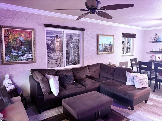 6424 Meade St, Hollywood, FL 33024