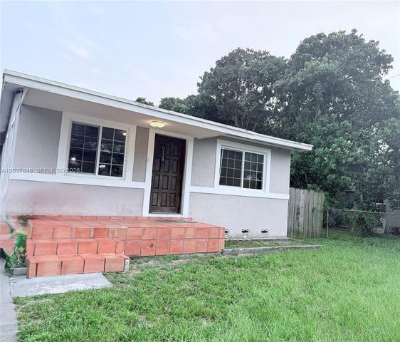 6424 Meade St, Hollywood, FL 33024