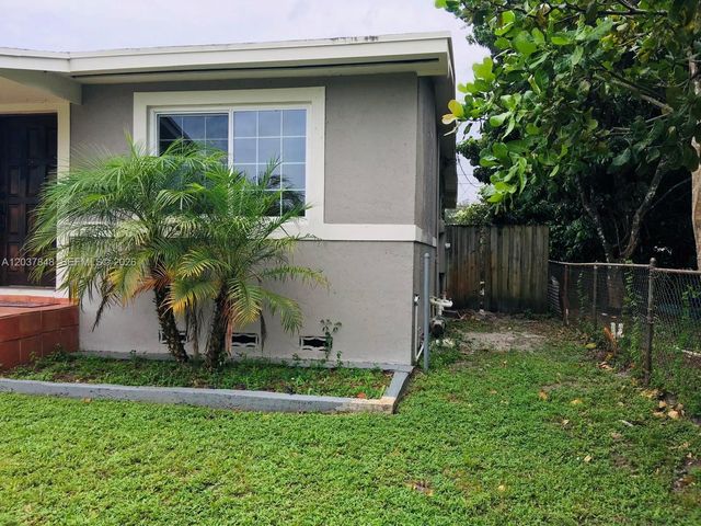 6424 Meade St, Hollywood, FL 33024