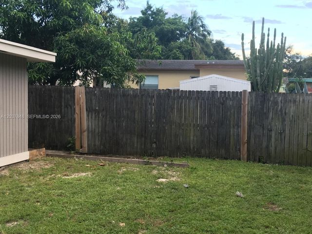 6424 Meade St, Hollywood, FL 33024