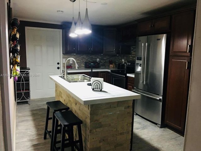 6424 Meade St, Hollywood, FL 33024