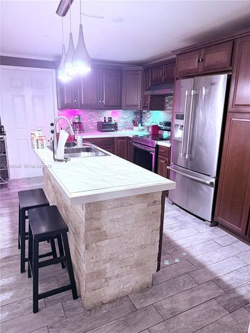 6424 Meade St, Hollywood, FL 33024