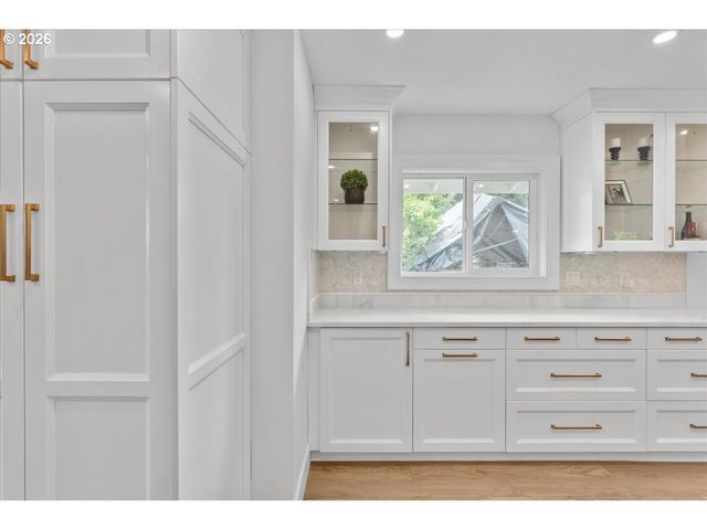590 N PERSHING St, Mt Angel, OR 97362