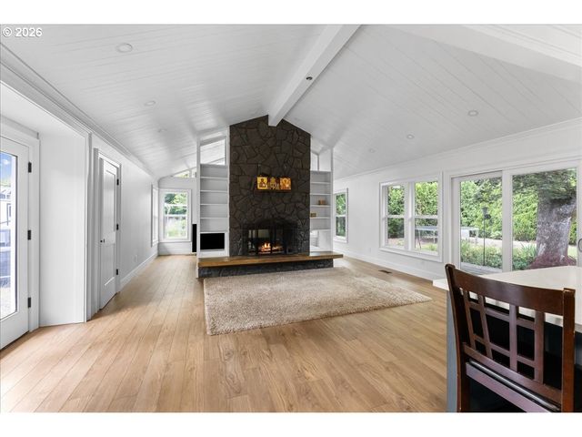 590 N PERSHING St, Mt Angel, OR 97362