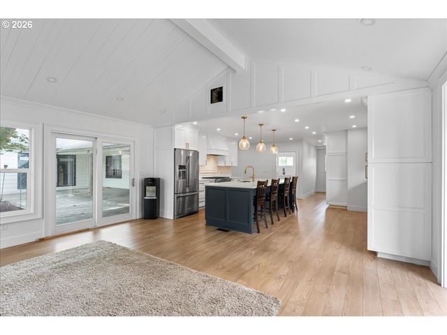590 N PERSHING St, Mt Angel, OR 97362