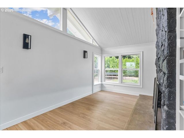 590 N PERSHING St, Mt Angel, OR 97362