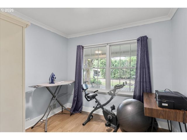 590 N PERSHING St, Mt Angel, OR 97362