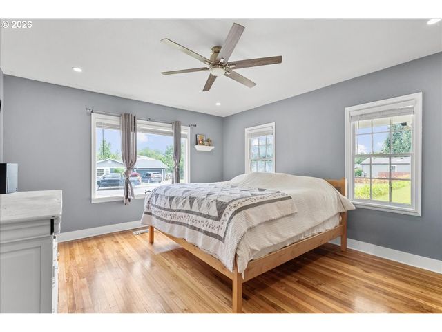 590 N PERSHING St, Mt Angel, OR 97362