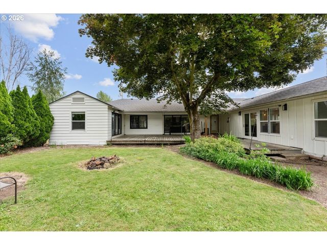 590 N PERSHING St, Mt Angel, OR 97362