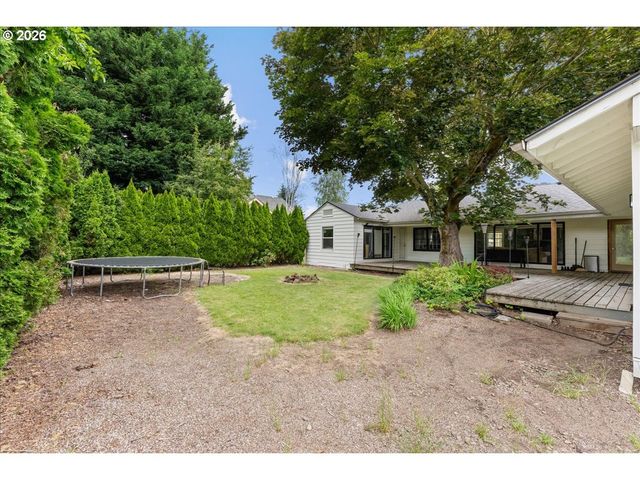 590 N PERSHING St, Mt Angel, OR 97362