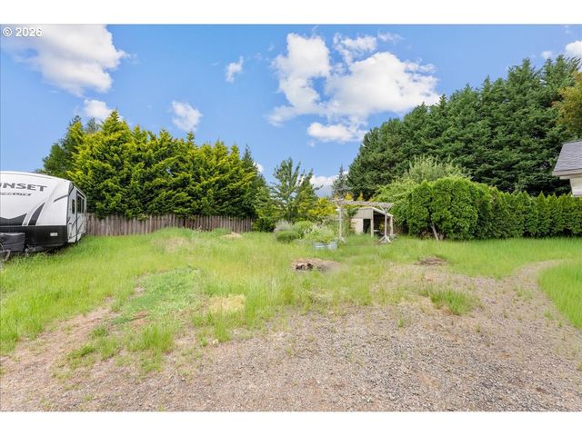 590 N PERSHING St, Mt Angel, OR 97362