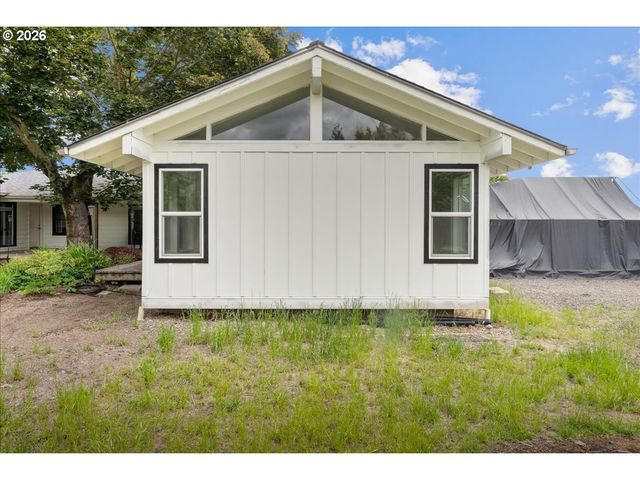 590 N PERSHING St, Mt Angel, OR 97362