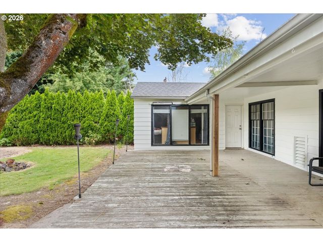 590 N PERSHING St, Mt Angel, OR 97362