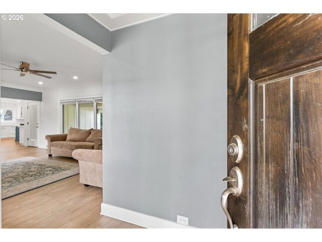590 N PERSHING St, Mt Angel, OR 97362