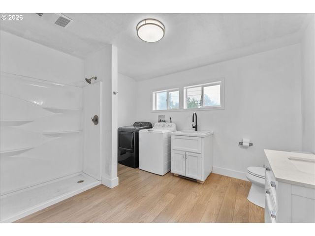 590 N PERSHING St, Mt Angel, OR 97362