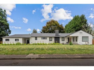 590 N PERSHING St, Mt Angel, OR 97362