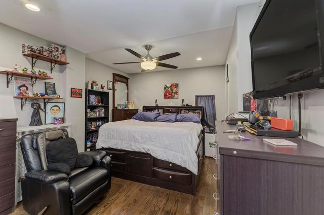 1941 N Harding Avenue 1, Chicago, IL 60647