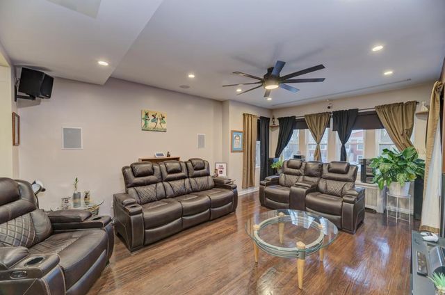 1941 N Harding Avenue 1, Chicago, IL 60647