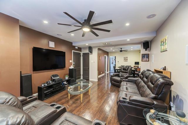 1941 N Harding Avenue 1, Chicago, IL 60647