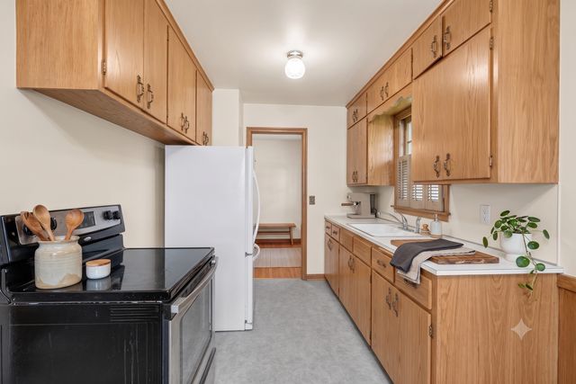 7340 Knollwood Drive, Mounds View, MN 55112