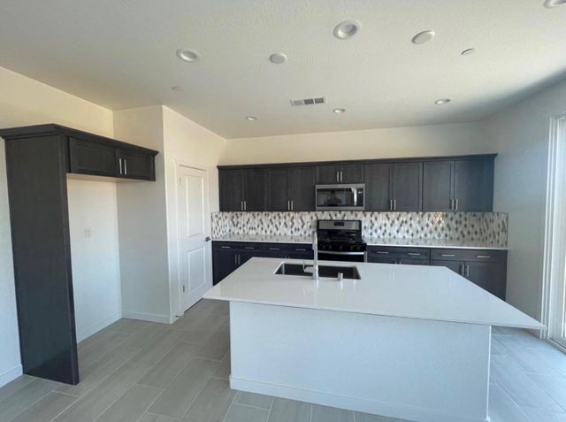 4183 N Reed Avenue, Fresno, CA 93723