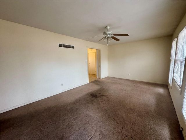 512 NW Lakeview Road, Blue Springs, MO 64014