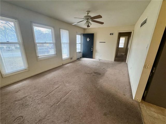 512 NW Lakeview Road, Blue Springs, MO 64014